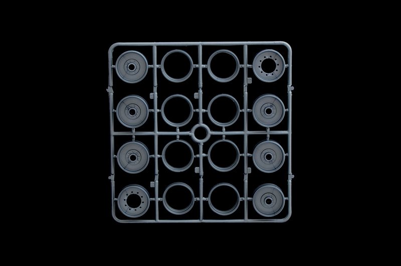 3911 CLASSIC TANK TRAILER "We are family" (1 : 24) - Imagem 9