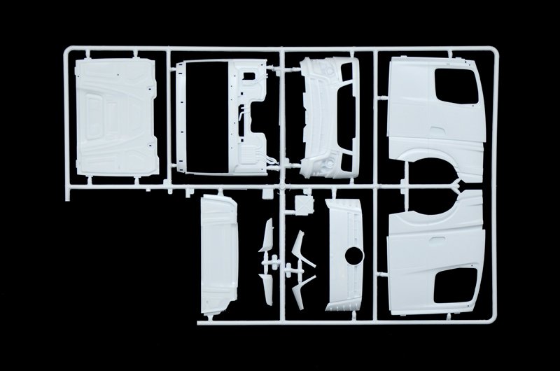 3948 MERCEDES-BENZ MP4 BIG SPACE (1 : 24) - Imagem 11