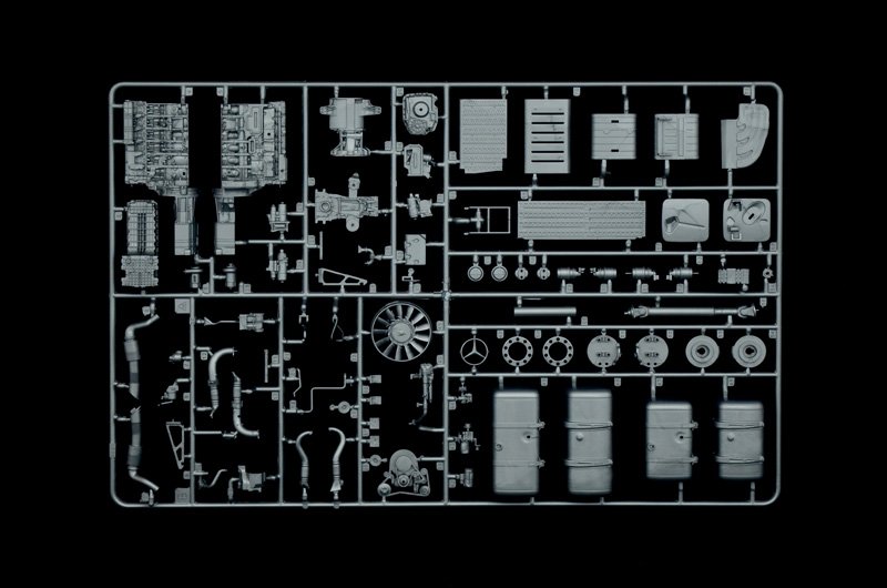 3948 MERCEDES-BENZ MP4 BIG SPACE (1 : 24) - Imagem 14