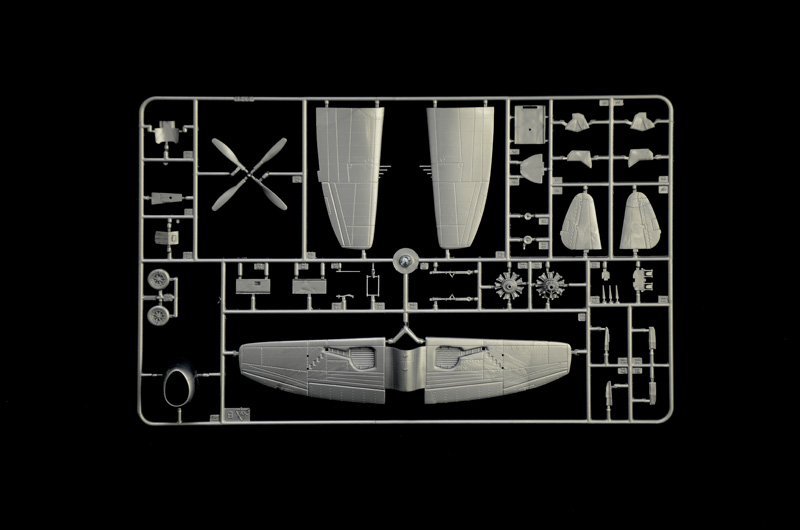 35102 -WAR THUNDER - P-47 N & P-51 D (1 : 72) - Imagem 7