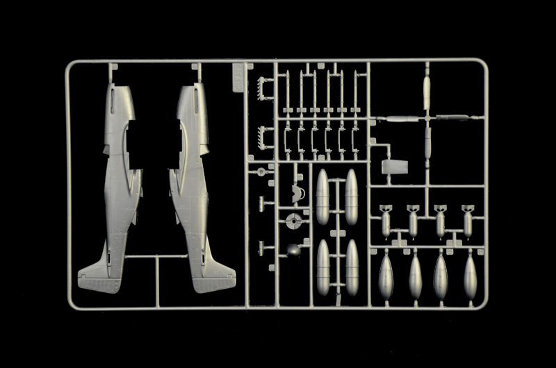 35102 -WAR THUNDER - P-47 N & P-51 D (1 : 72) - Imagem 9