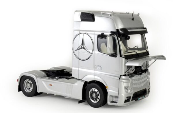 3905 - Mercedes Benz Actros MP4 Gigaspace - Italeri