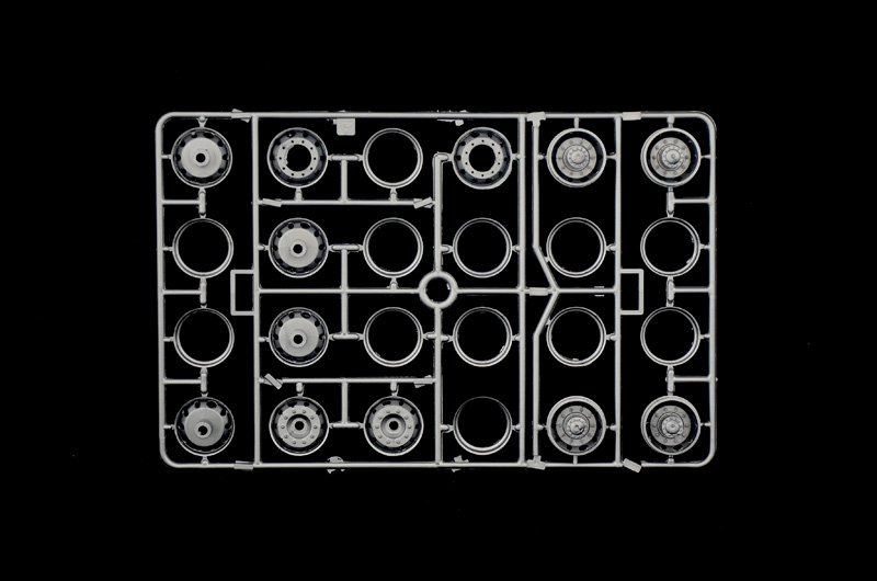 3937 - Scania T143H 6x2 (1 : 24) - Imagem 5